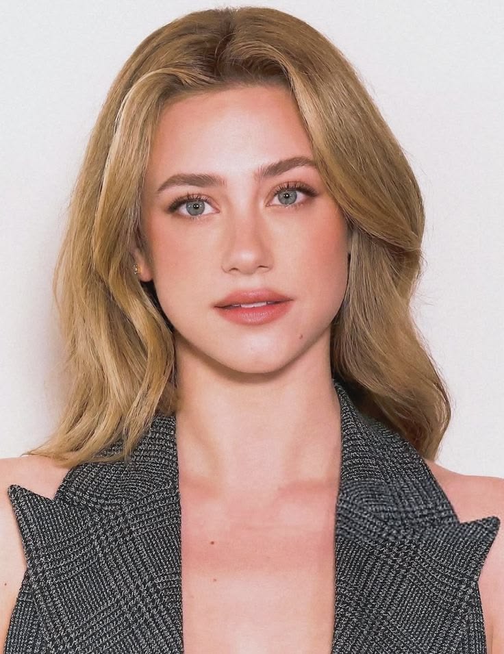 Lili Reinhart